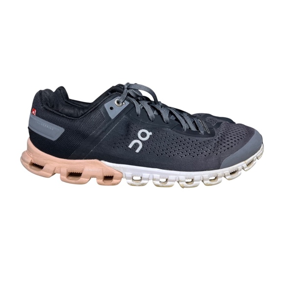 On Cloudflow Women’s Size 7.5 Rock Rose Black Helion CloudTec Running Shoes - Picture 1 of 11